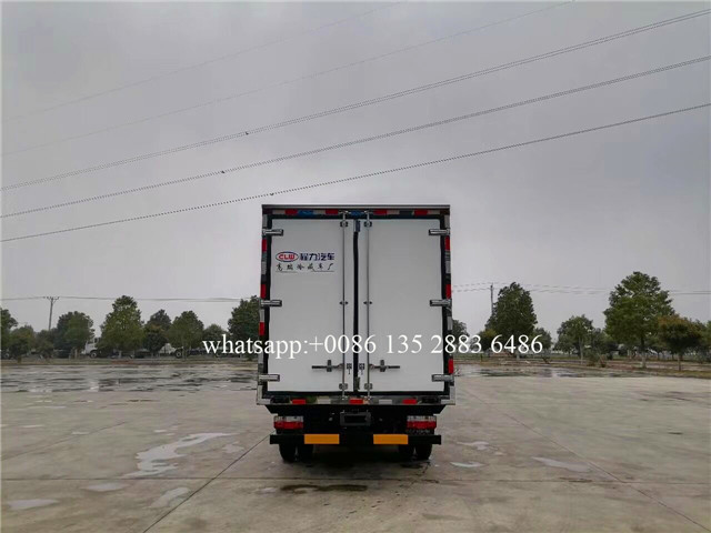 Dongfeng Diesel 5 tons Chill Car Refrigerated Truck Freezer