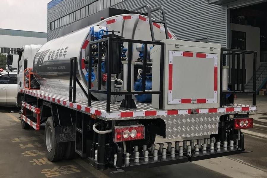 10000 Liters Asphalt Distributor Truck Bitumen Emulsion Spraying Truck