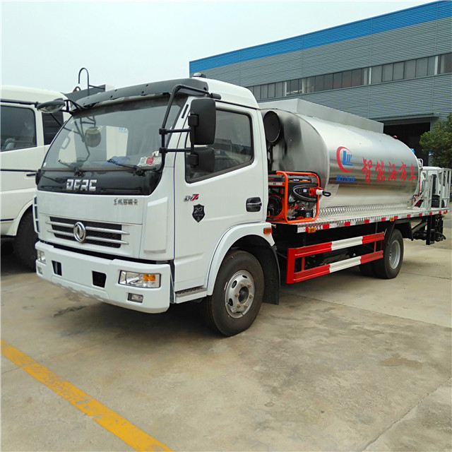 Bitumen Sprayer 4000liters hot spray asphalt spreader spraying truck