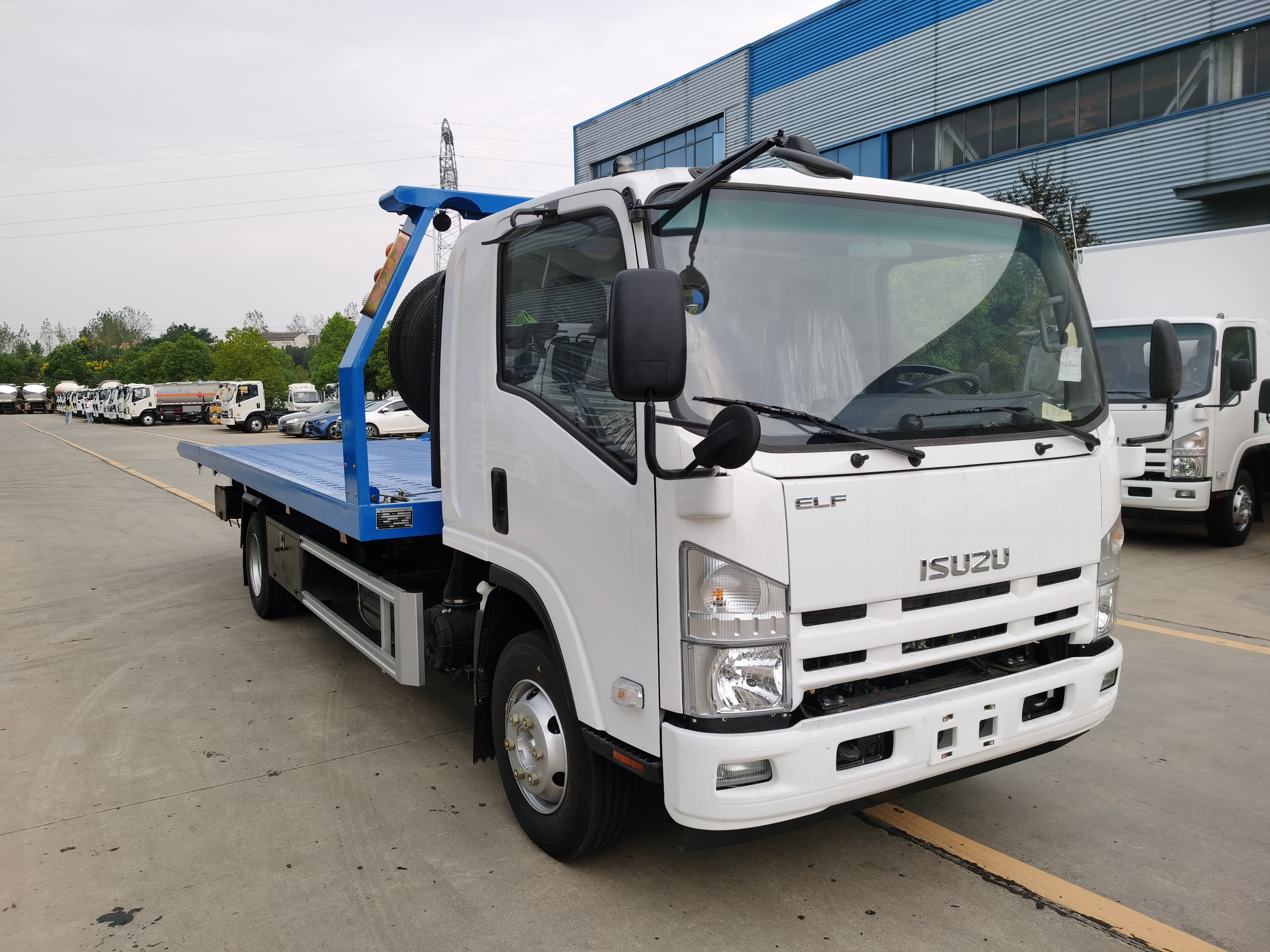 single row with sleeper  New I SUZU 5 tons  road recovery wrecker tow truck