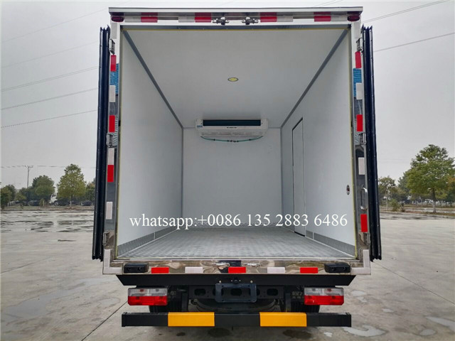 Dongfeng  5  Tons Refrigerator car chill car refrigerated truck