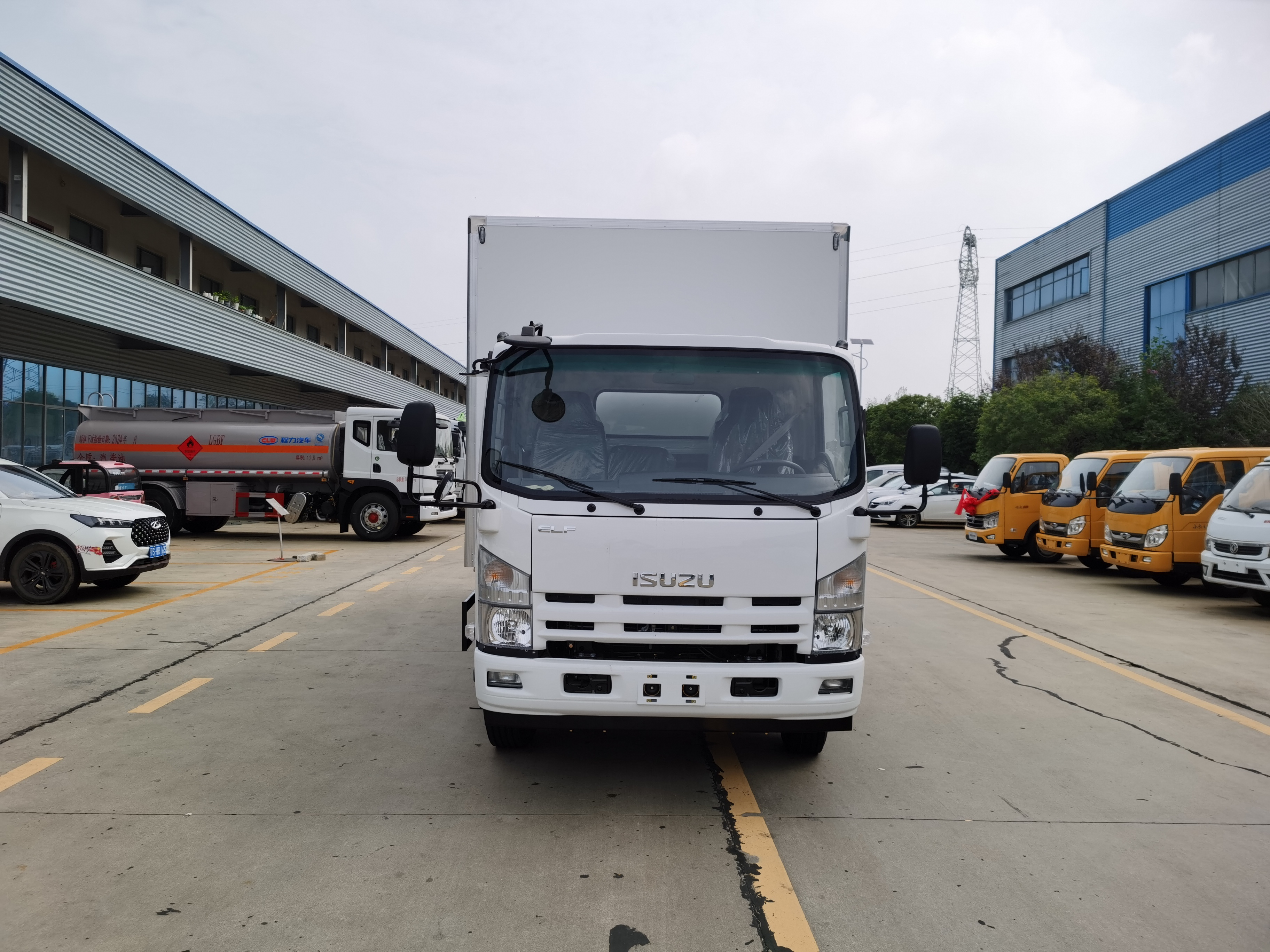 I SUZU brand euro5 euro6  refrigerator truck