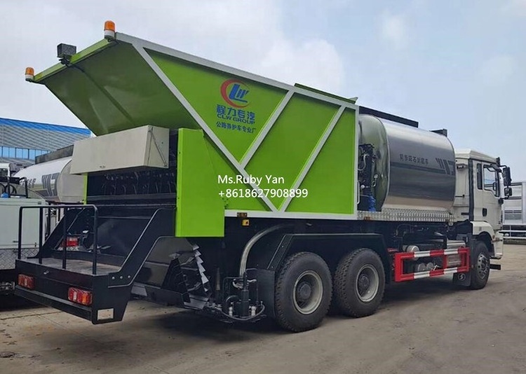 SINO HOWO 6*4 8*4 Asphalt Chip Spreader Truck for sale