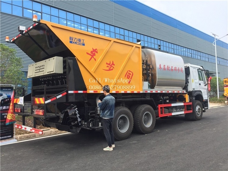 SINO HOWO 6*4 8*4 Asphalt Chip Spreader Truck for sale