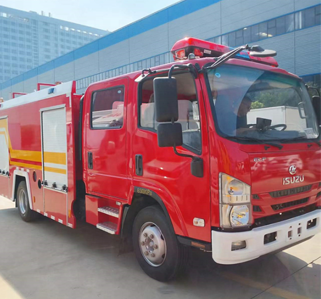 4x2 ISUZU 6000-8000 liter Fire fighting truck, Multi-Fuction firetruck vehicle water fire truck