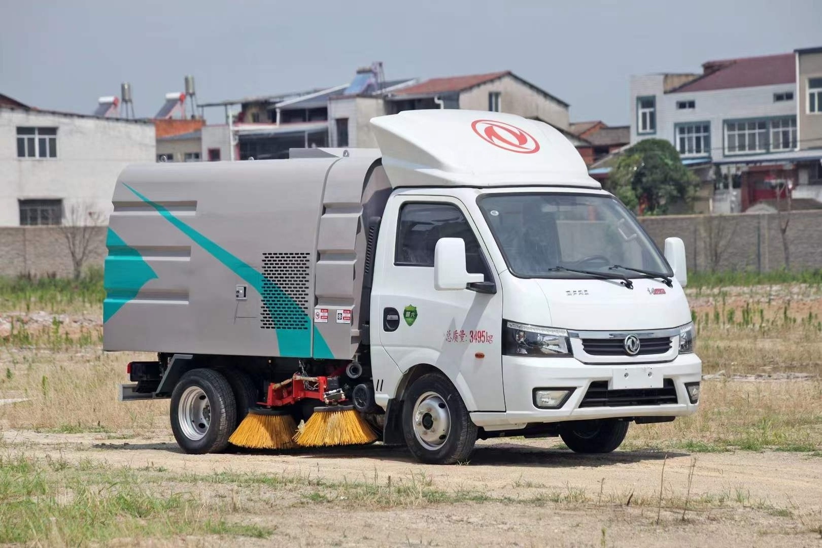 DongFeng 4x2 small 3-5 CBM vacuum Cleaner Sweeping Road Sweeper Truck price