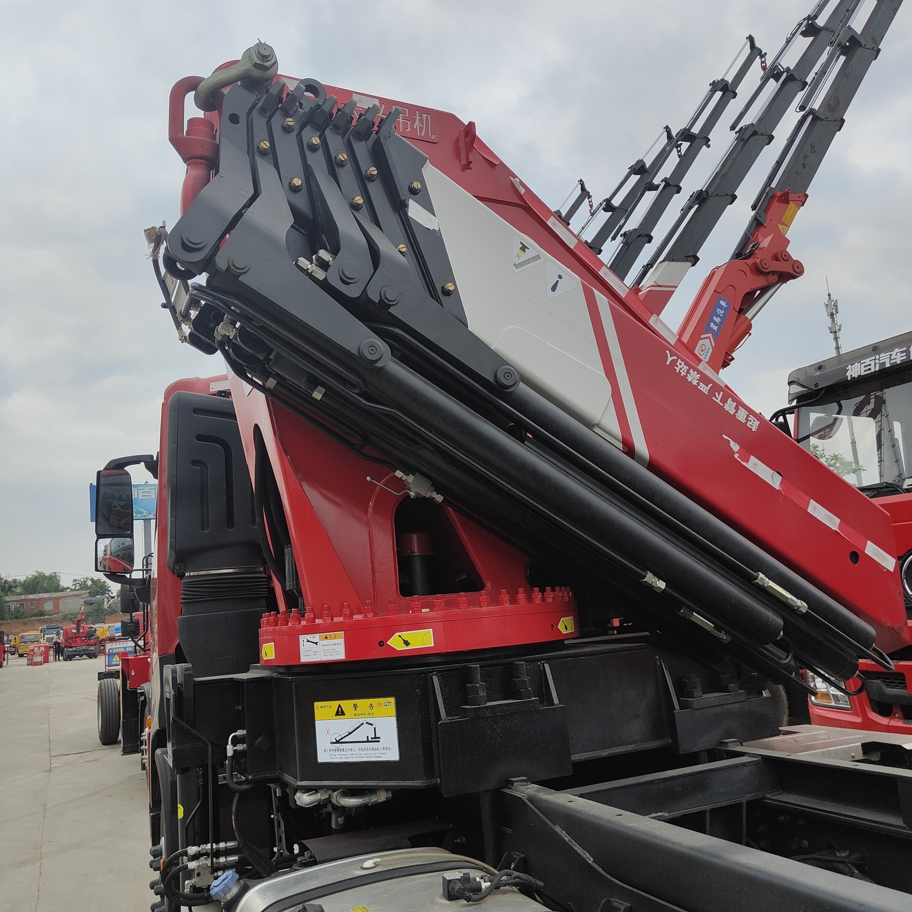 25 ton Folding arm crane  construction lorry crane truck mounted crane lifting machine for sale