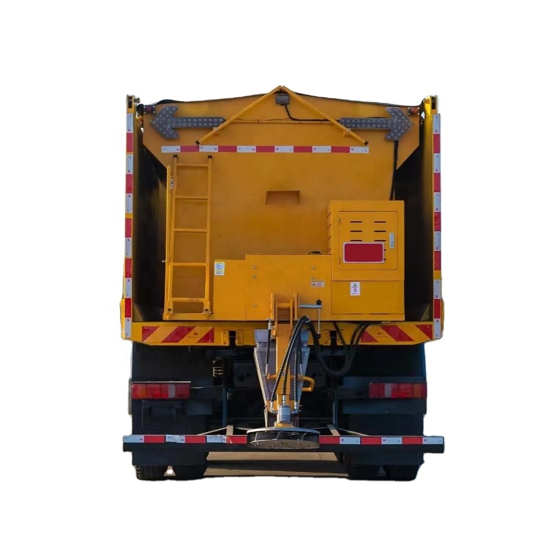 superior performance SINOTRUK HOWO 6*4 Highway Snow Sweeper Snow Melt Truck for clearing snow and ice from highways and roads