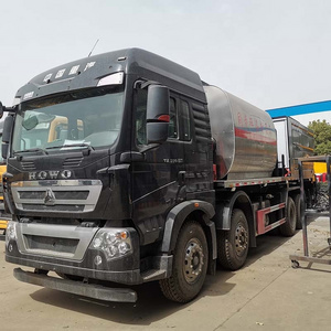 Promotion Professional Factory HOWO 8*4 12Wheels 8CBM Asphalt Tank 12 CBM Gravel Tank Chip Spreader Truck