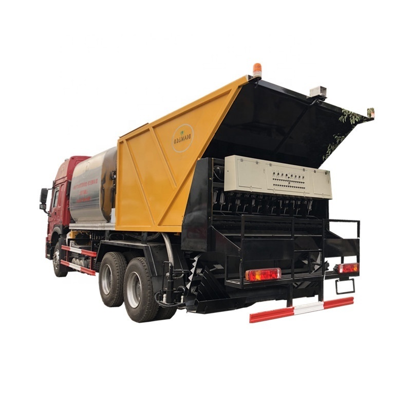 Sinotruk HOWO 6x4 Synchronous chip sealer/asphalt spreader trucks sale