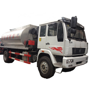 High quality SINOTRUCK  9CBM Asphalt spreading truck with Asphalt spreader for sales