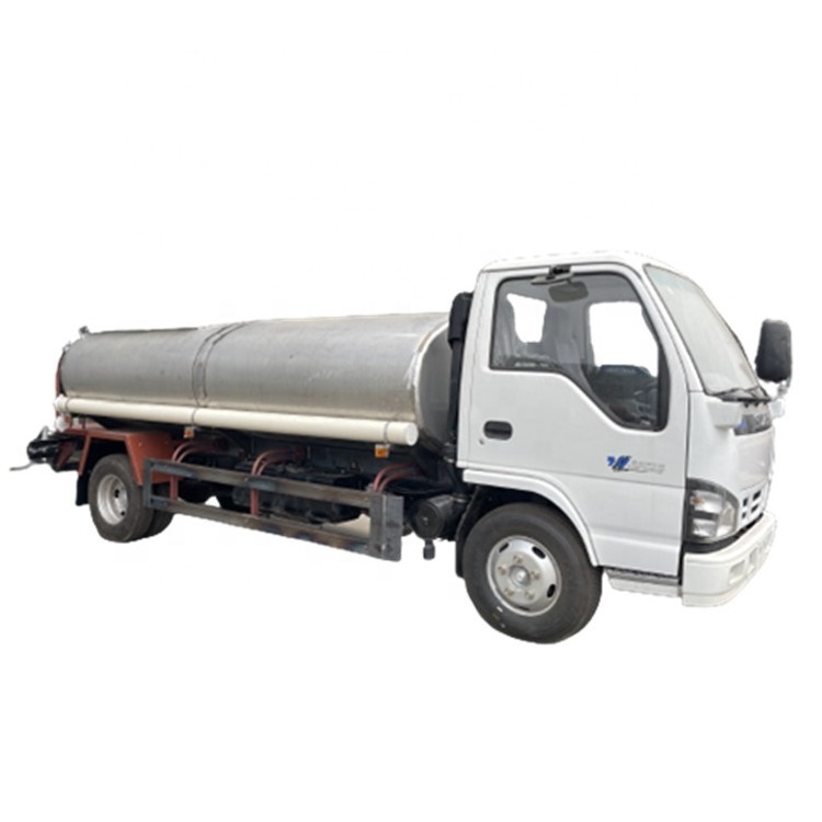 1suzu 4x2 japan cheap price easy parts made in CN 5000L Sprinkler tank truck Dust reduction stainless steel water tanker bowser