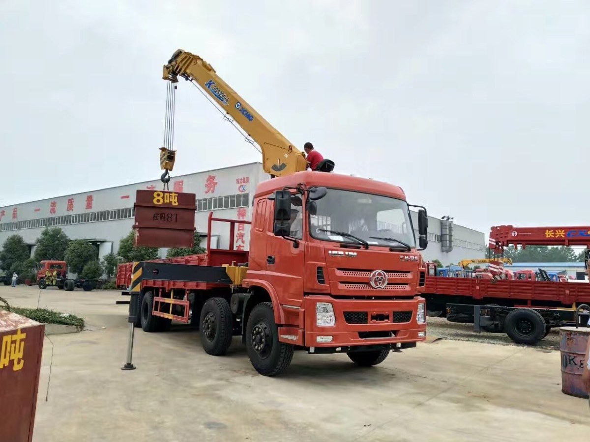 HOWO A7 mobile truck automobile 10 ton sany crane long jack truck self loader type truck  price