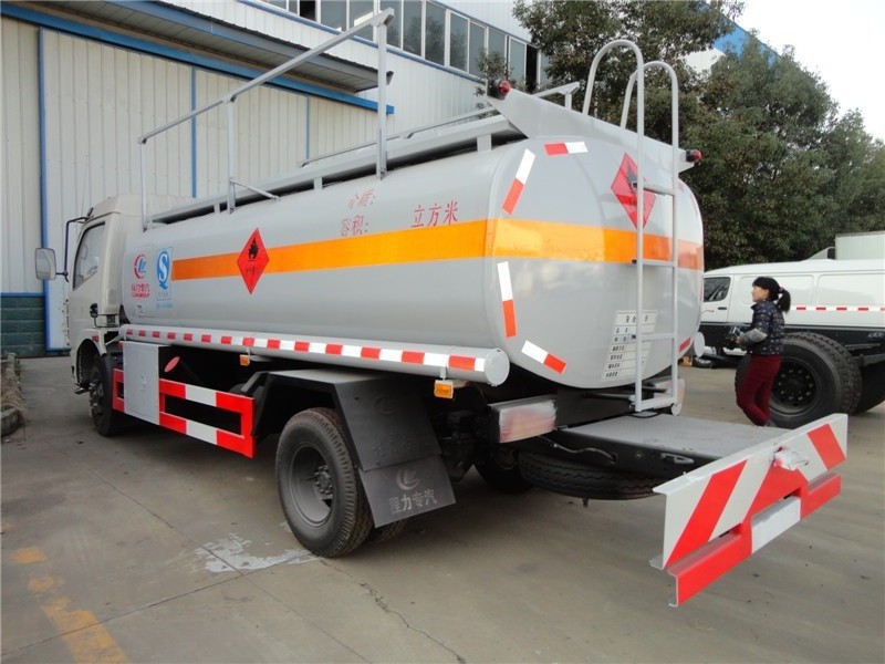 DFAC 4*2 dongfeng small 8000 liters fuel tank truck 6995*2300*2750mm size going into fuel home/office delivery truck