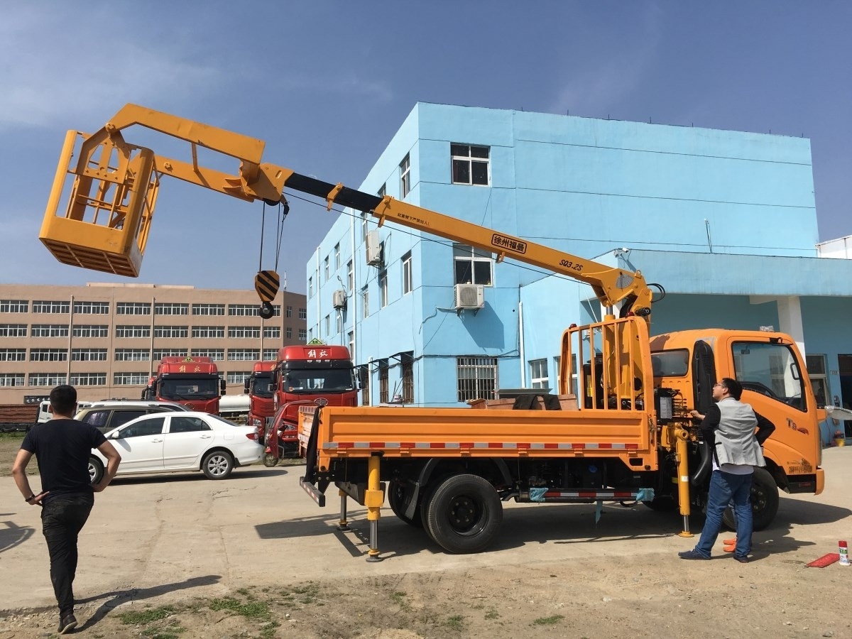 Basket crane lorry Grab crane truck and 6 wheeler DONGFENG chassis truck with 4tons brick crane