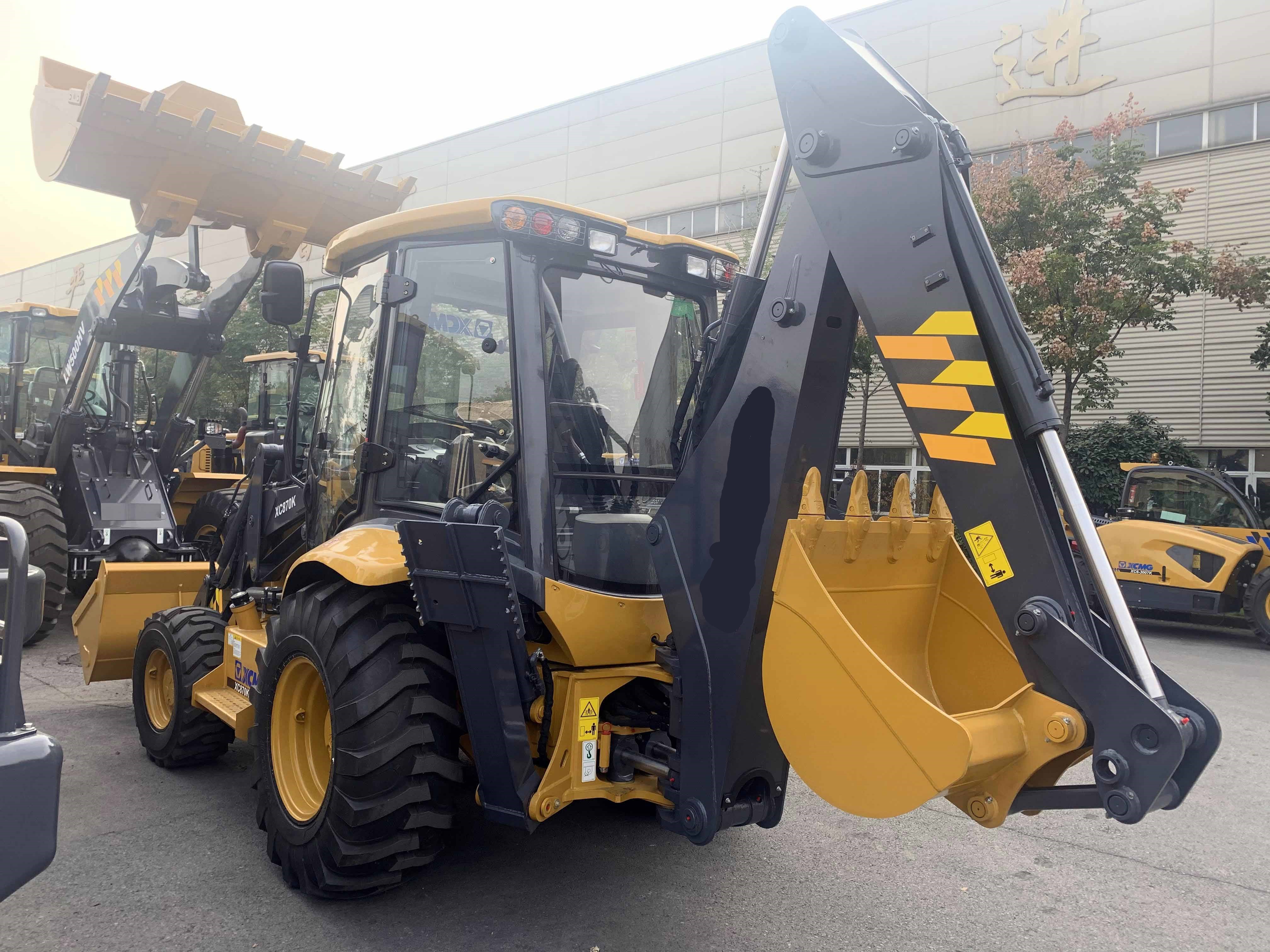 XC870K 2.5 Ton Wheel Type Mini Towable Backhoe for Sale