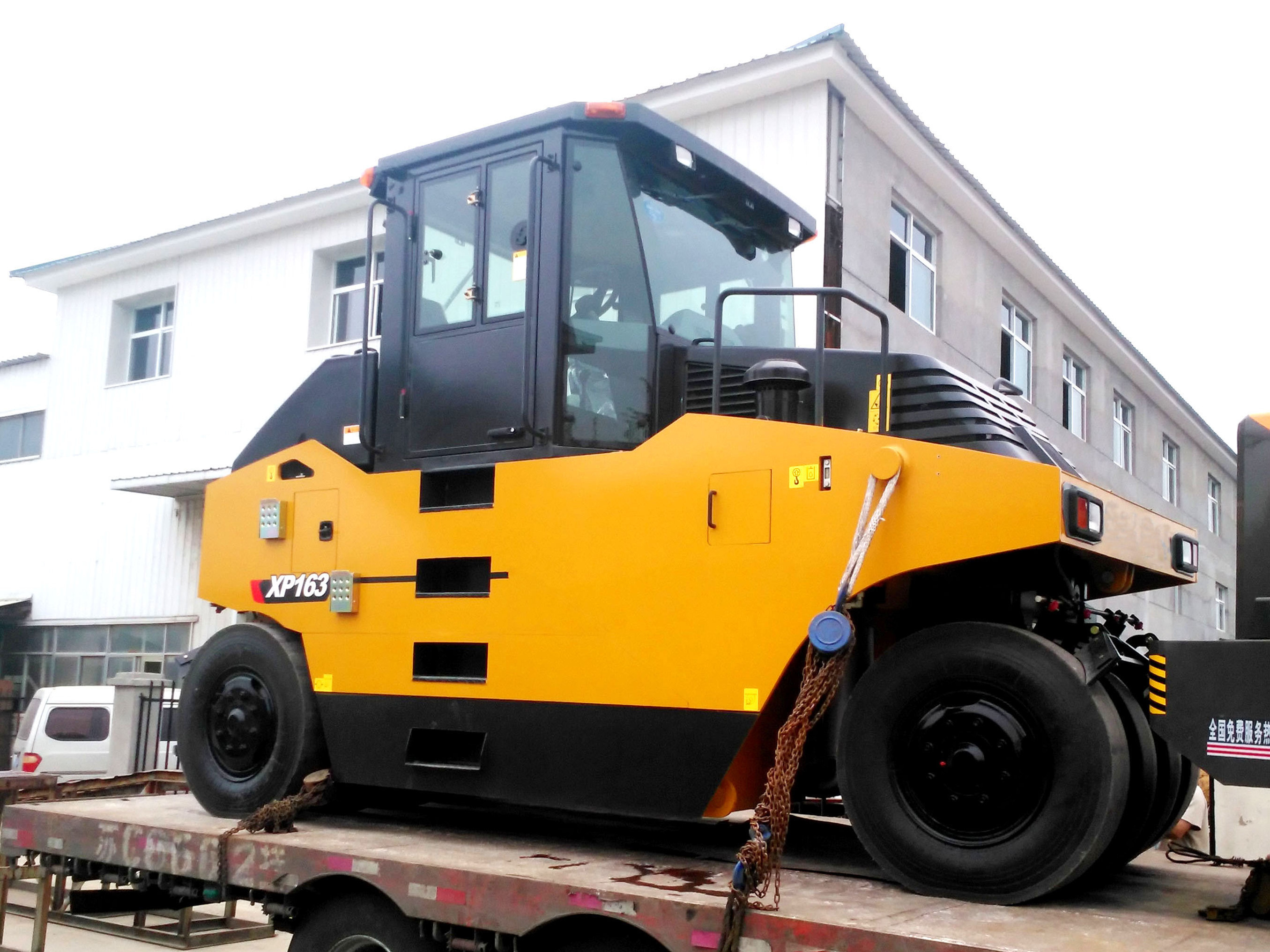 Hot Sale XP203 20 Tons Tire Road Roller Compactor Machine Pneumatic Roller For Sale