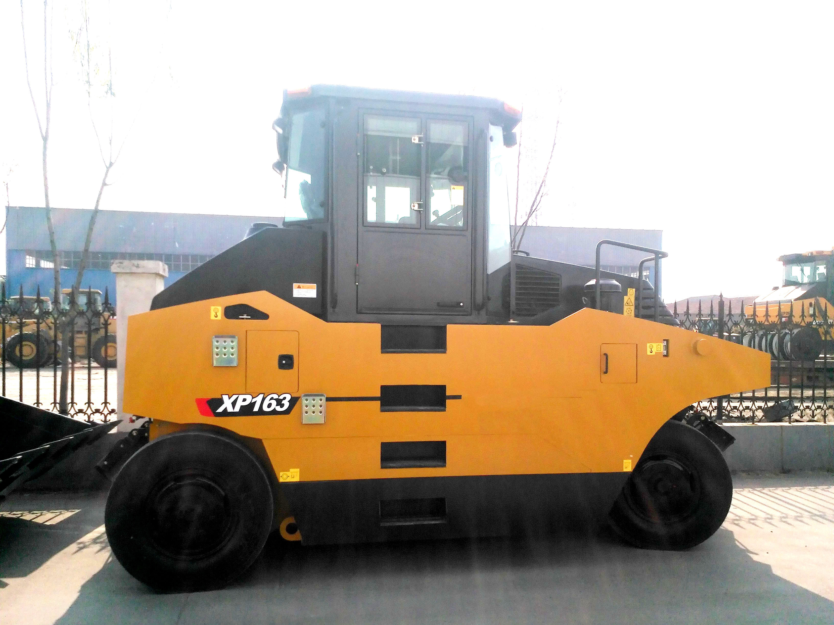 Hot Sale XP203 20 Tons Tire Road Roller Compactor Machine Pneumatic Roller For Sale