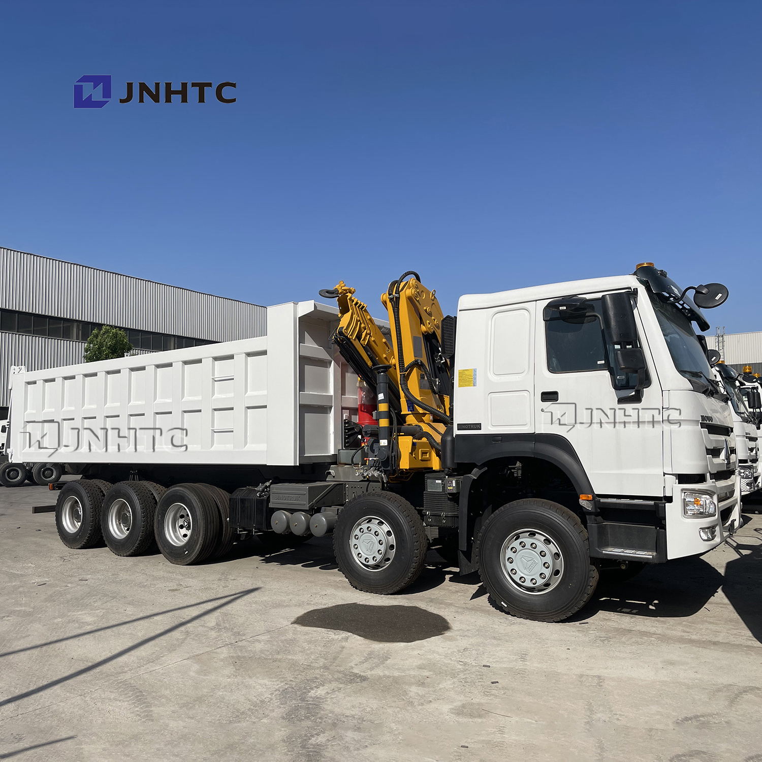 New China Howo 16 wheeler dump truck with 10T foldable arm crane with lifting axle tipper truck with price for sale