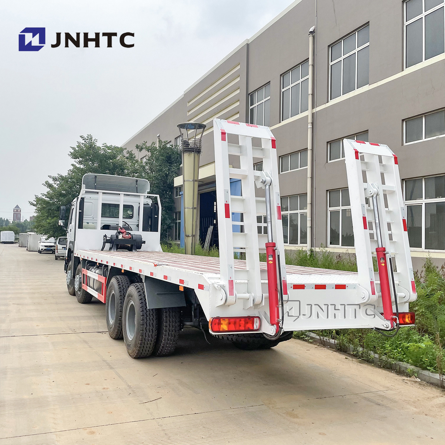 Cheap Sinotruk HOWO Rollback Flat Bed Car Carrier Tow Truck Wrecker Wheel Lift Road Recovery for Sale