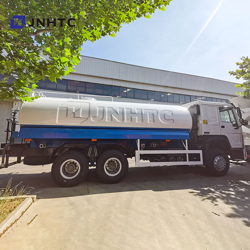 New Sinotruk Howo 4x2 Water bowser Tanker Truck water  Water Sprinkling Tank Truck Price