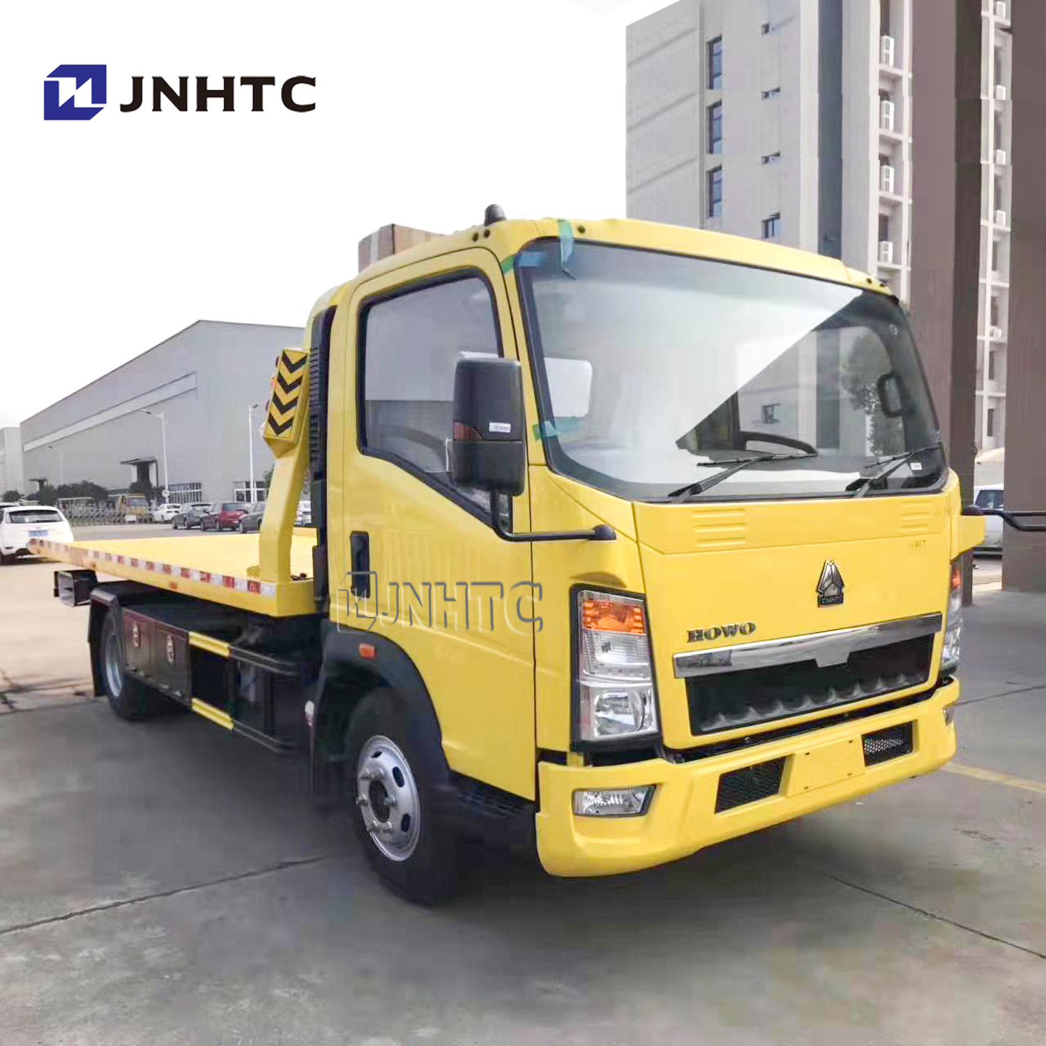 SINOTRUK HOWO 5.6M Length Tow Wrecker Truck Dimensions Road Wrecker Truck 5 tons With roll bed platform