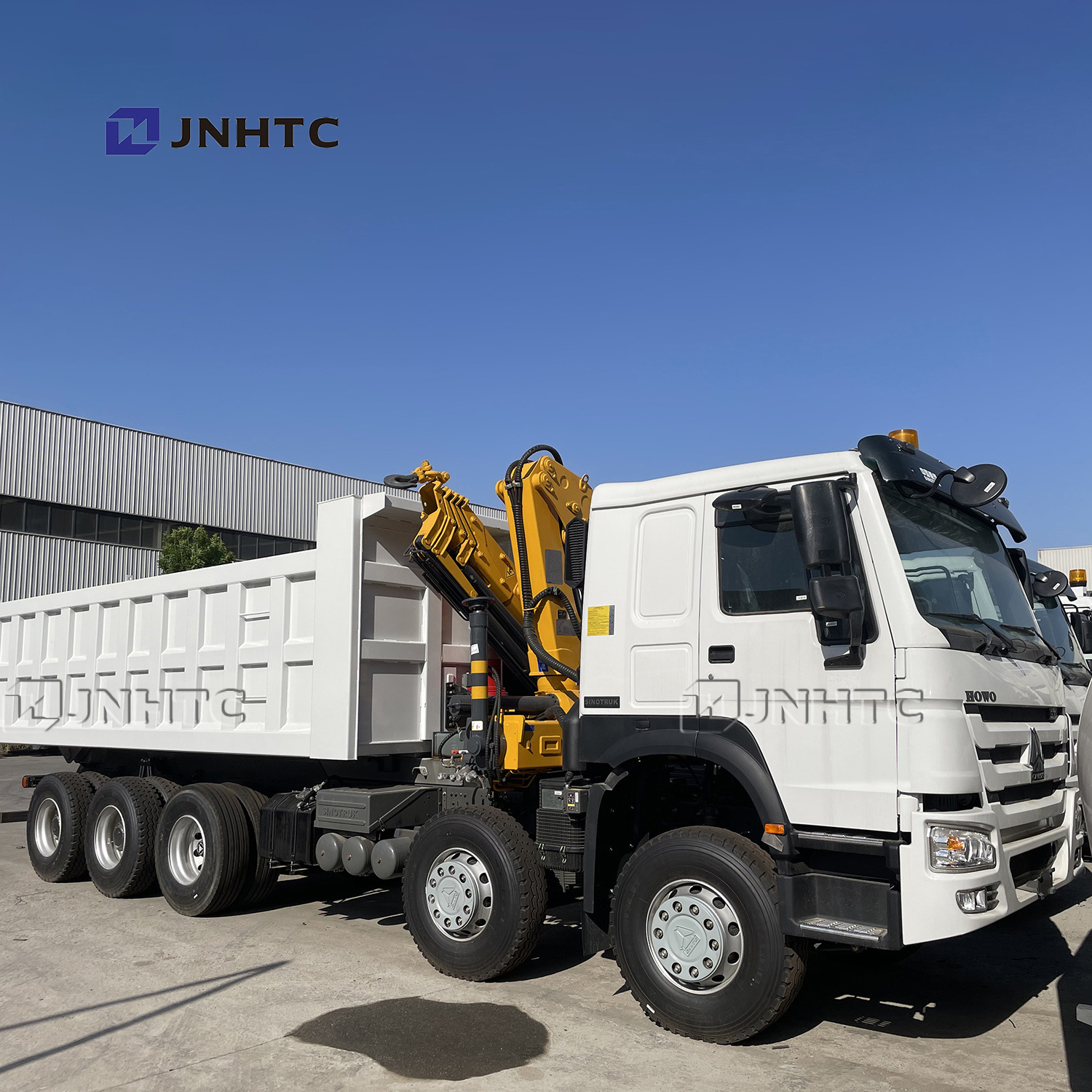 New China Howo 16 wheeler dump truck with 10T foldable arm crane with lifting axle tipper truck with price for sale