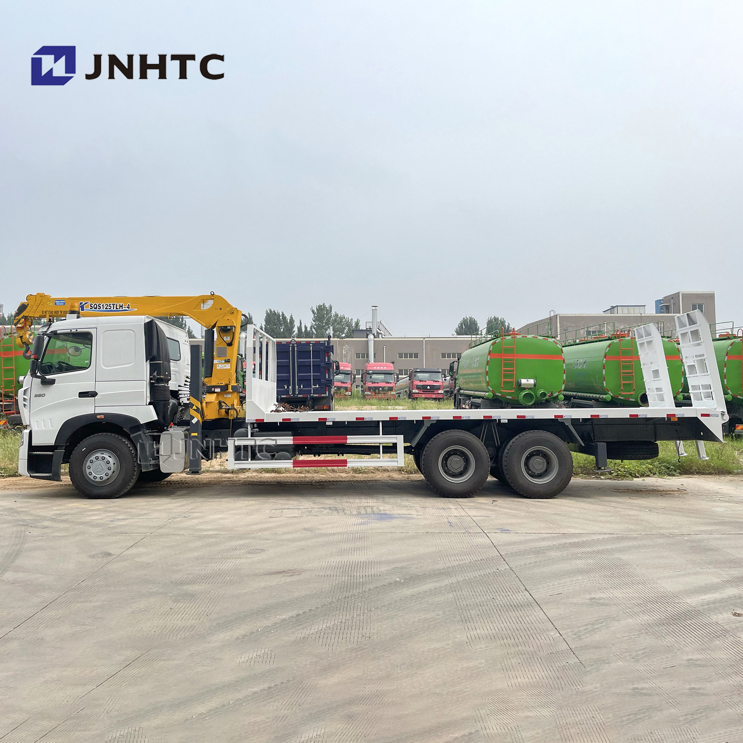 sinotruk heavy truck self loading with boom crane howo a7 t7 10w 380hp 371hp 10wheeler 12 wheeler  6x4 self loader truck