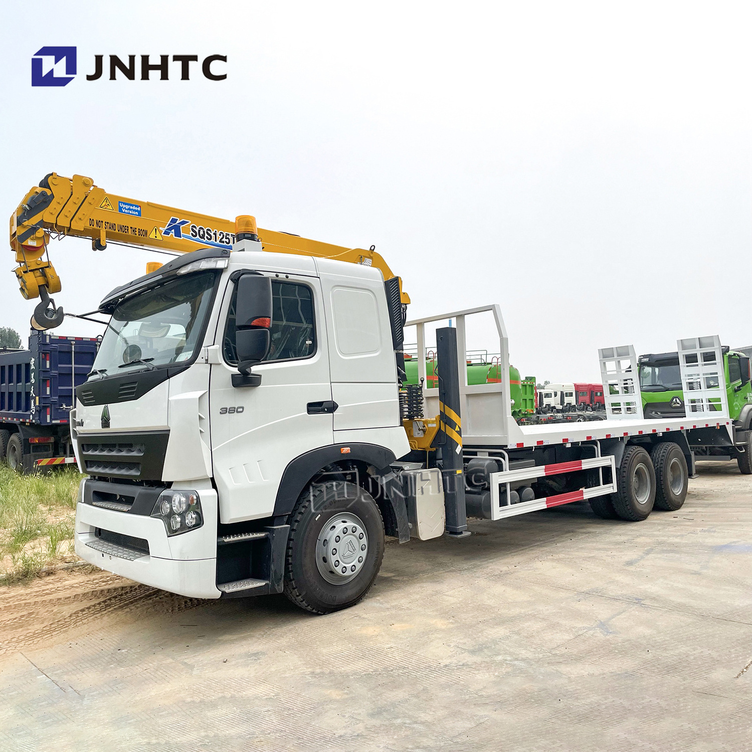 sinotruk heavy truck self loading with boom crane howo a7 t7 10w 380hp 371hp 10wheeler 12 wheeler  6x4 self loader truck