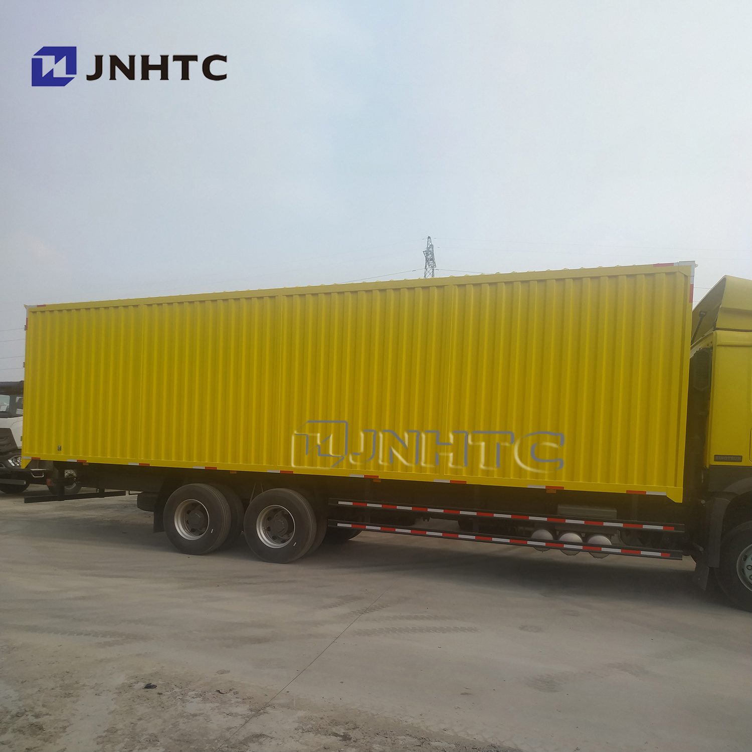 Chinese truck Sinotruk HOWO cargo truck 40 ft 30 ton box body 10 wheeler  lorry truck 371hp