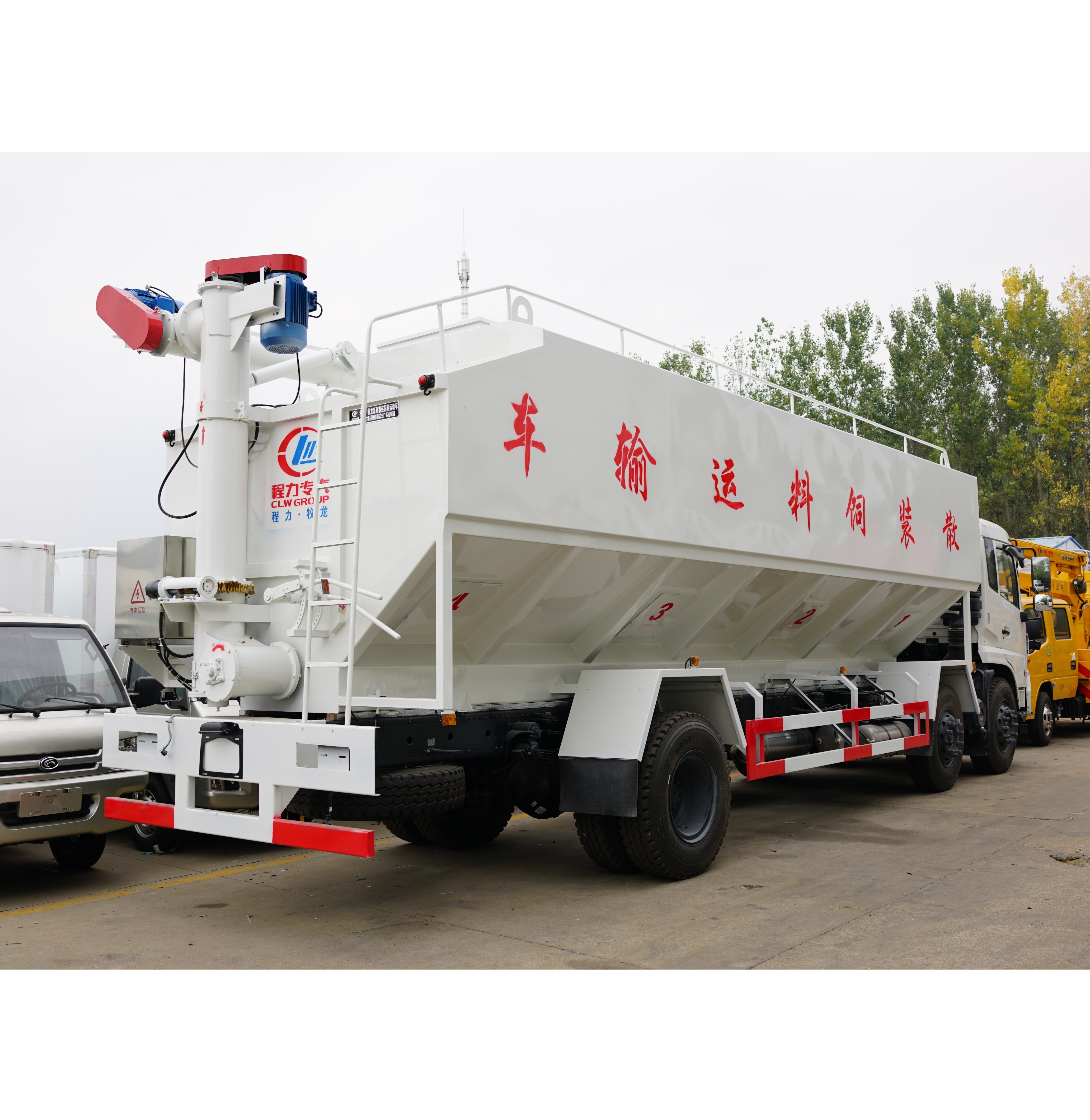 Dongfeng bulk feed delivery truck 30 cbm feed transport truck for sale