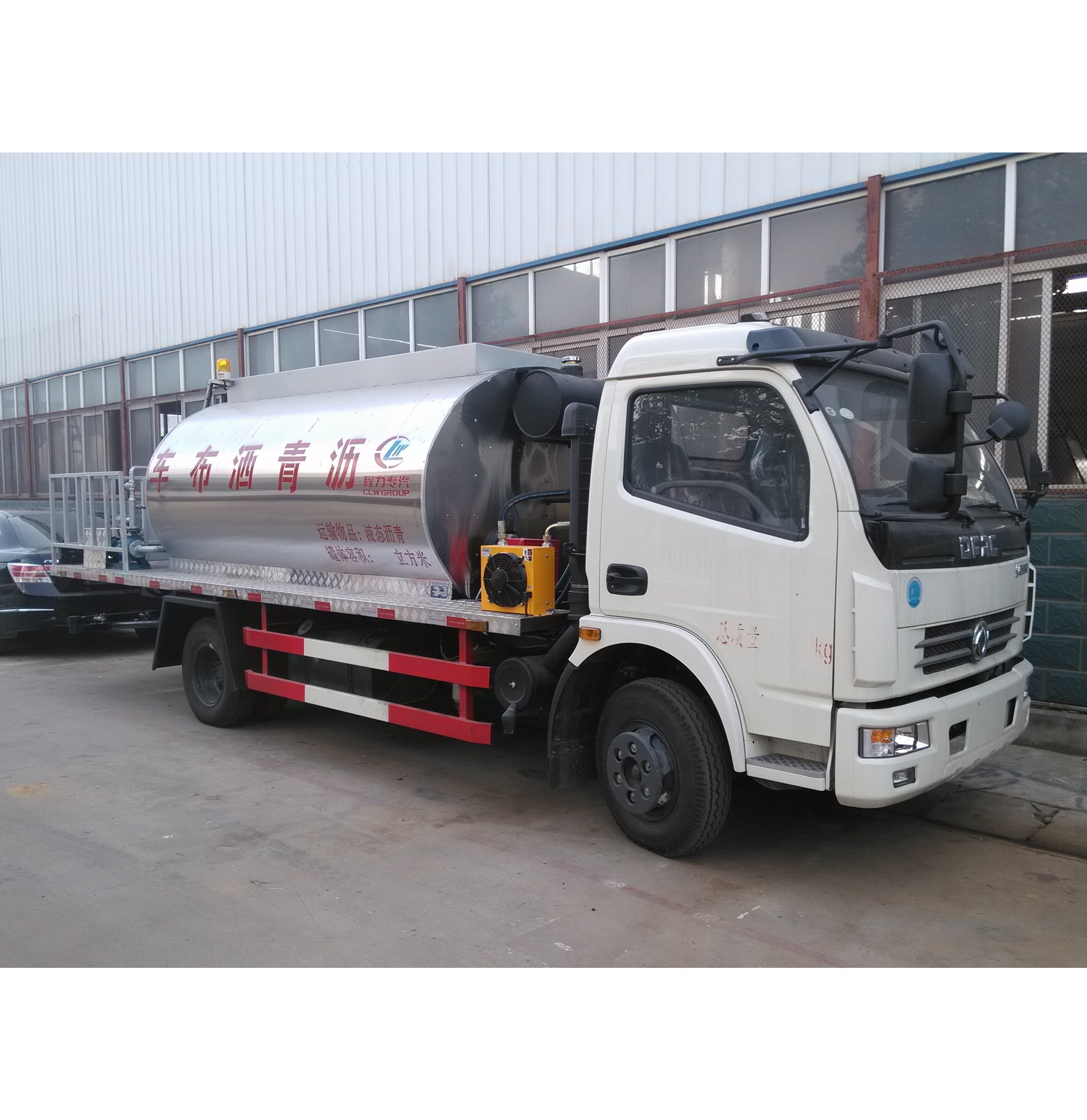 Dongfeng 6000L Bitumen Distributor sprayer truck