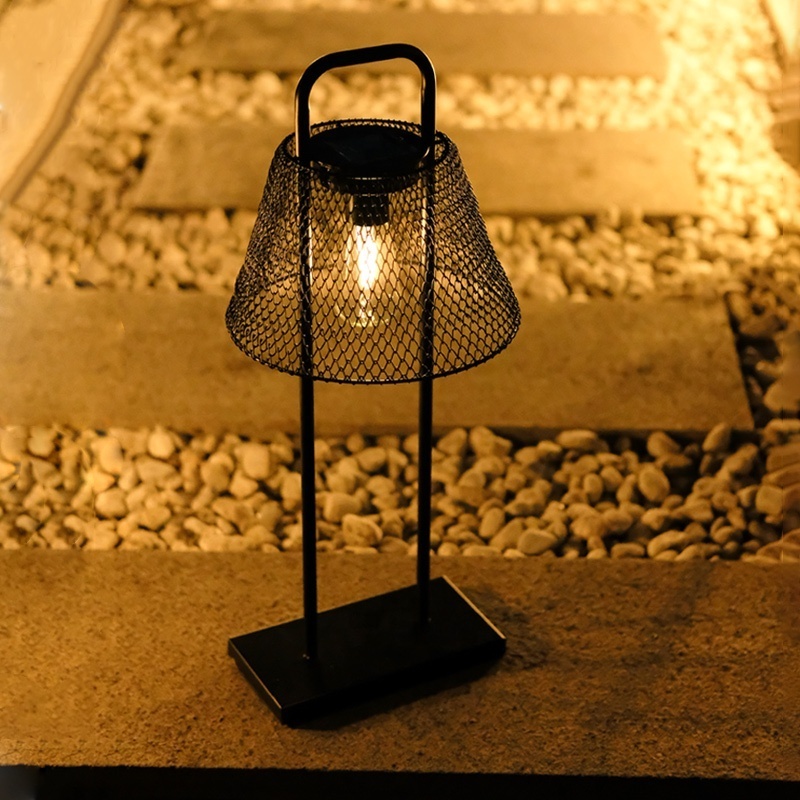 Black Metal Portable Lampshade With Light Bulb for Outdoor Garden Solar-Powered Tall Table Lamp for Decor