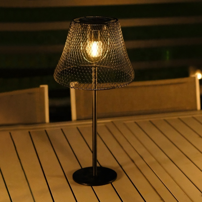 Black Metal Portable Lampshade With Light Bulb for Outdoor Garden Solar-Powered Tall Table Lamp for Decor