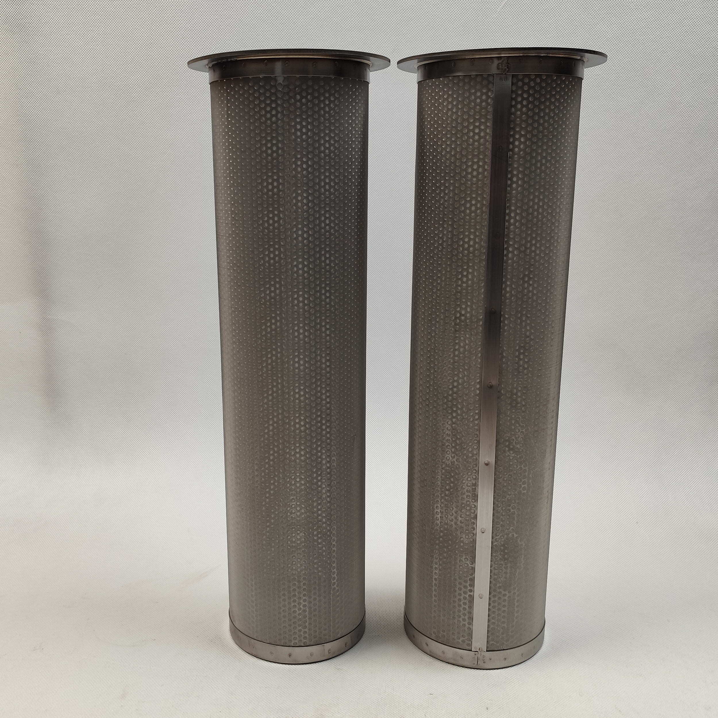 Manufacturer directly sells stainless steel filter cartridges and tubes with various shapes of wire mesh screens mesh cylinder