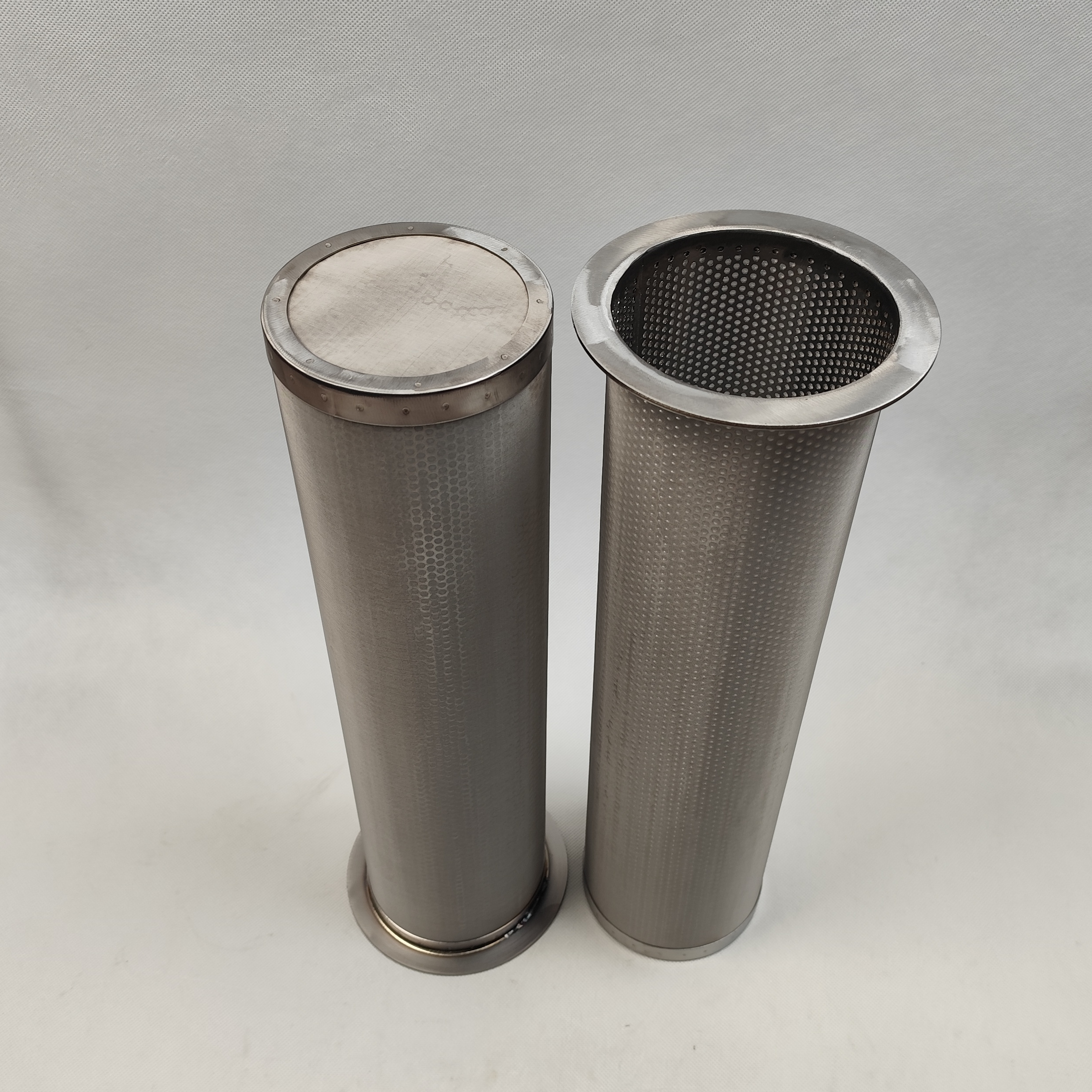 Manufacturer directly sells stainless steel filter cartridges and tubes with various shapes of wire mesh screens mesh cylinder