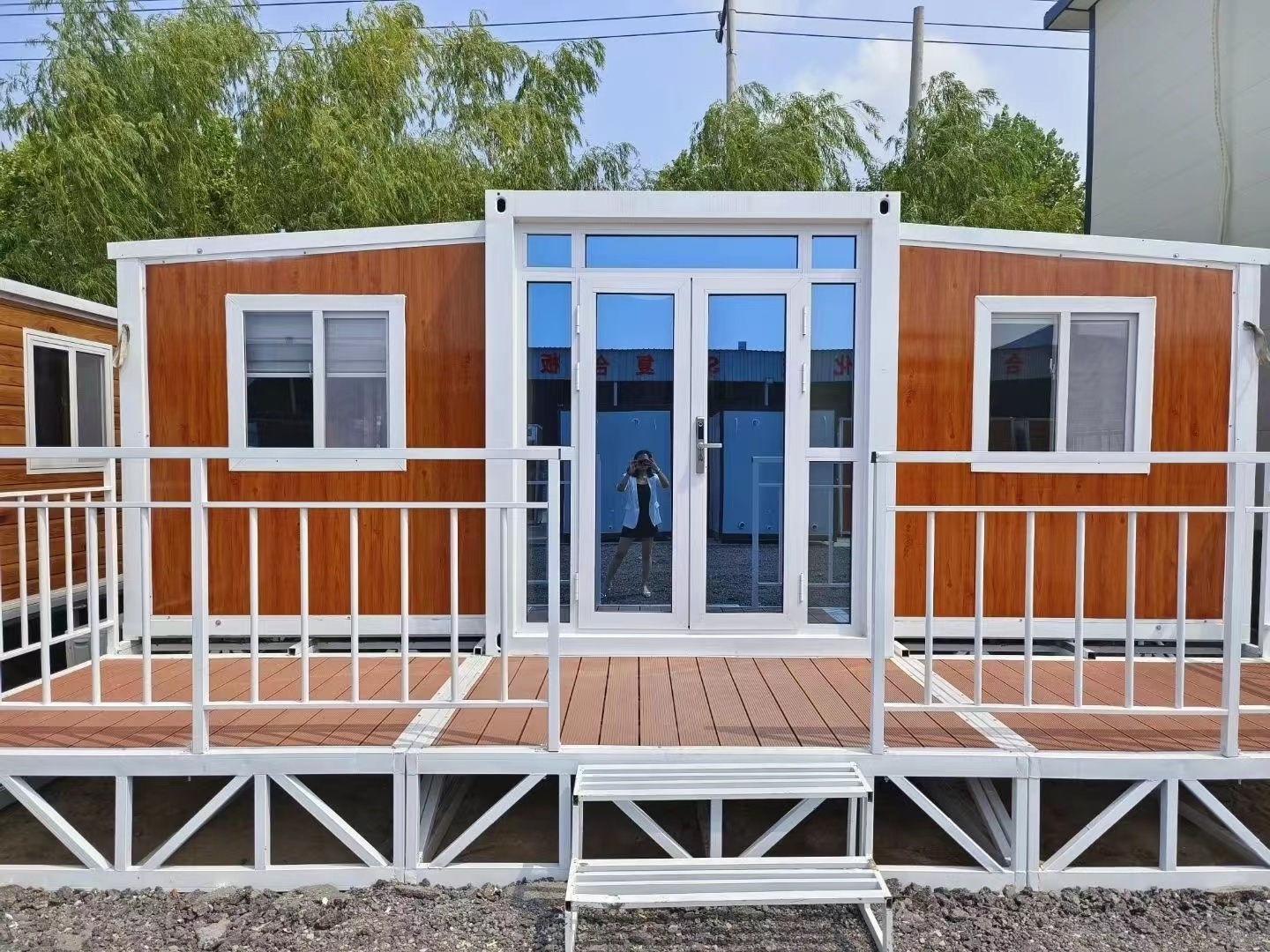 living 2 bedroom expandable prefabricated folding container houses with light steel structure frame for sale