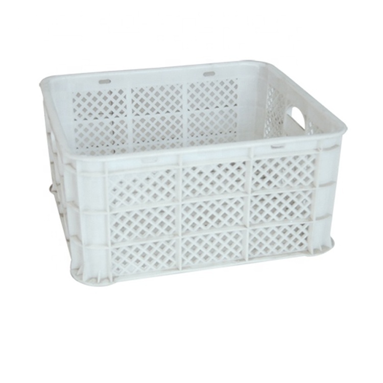 Vegetable plastic crate with metal handle