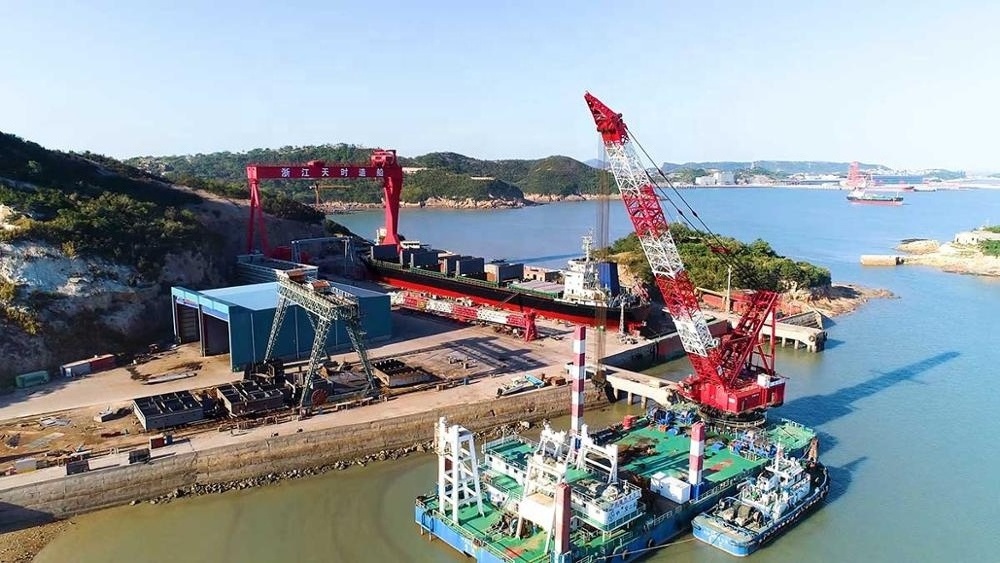 111M NON PROPELLER PONTOON CARGO CRANE CARGO TRANSPORT BARGE FOR SALEbarge transfer station cargo handling