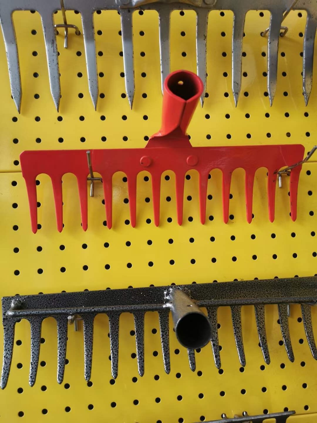 High carbon hardness 14 teeth sharp tines Garden  rake