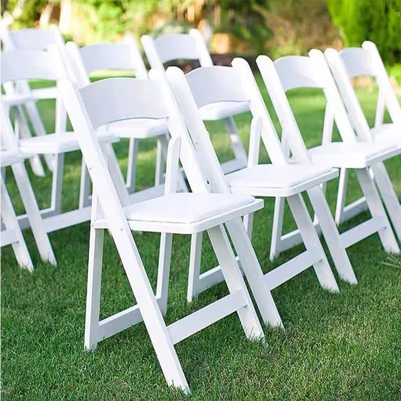 Hot Sale Wholesale Garden Wedding Party Hotel Furniture White Padded Plastic Resin  Folding Chairs For Events