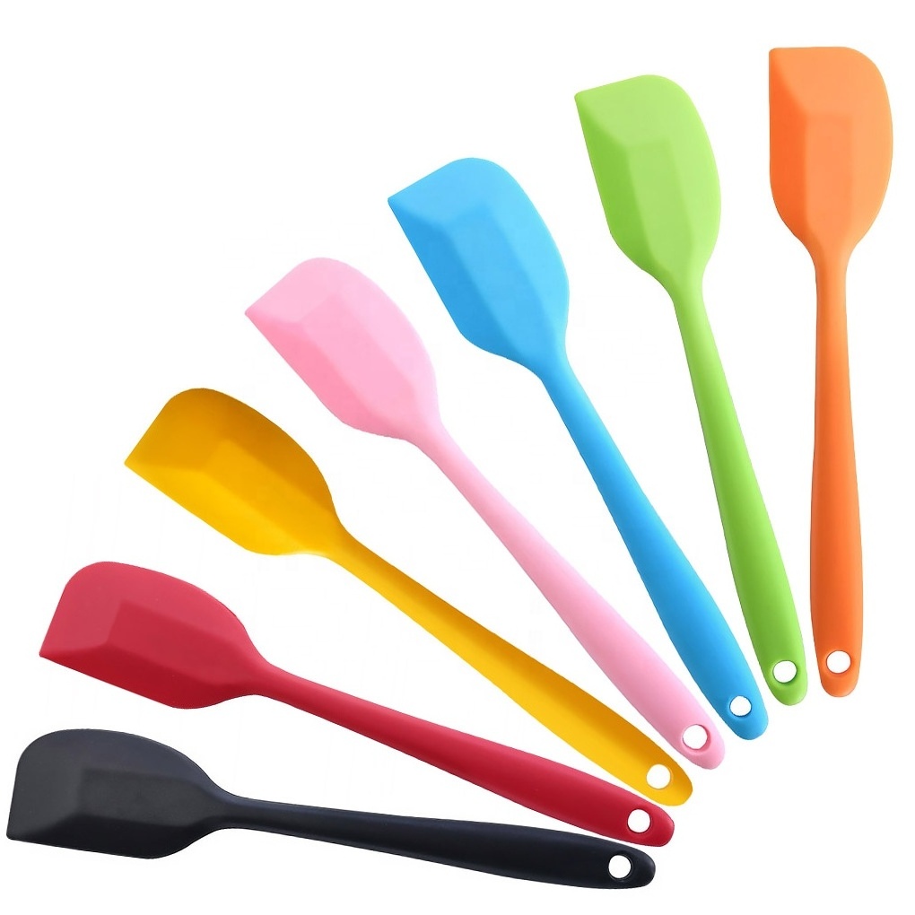 Non-stick Silicone Spatula Pastry Scraper Spatula Baking Tools Heat Resistant Food Grade Kitchen Silicone One Piece Multicolor