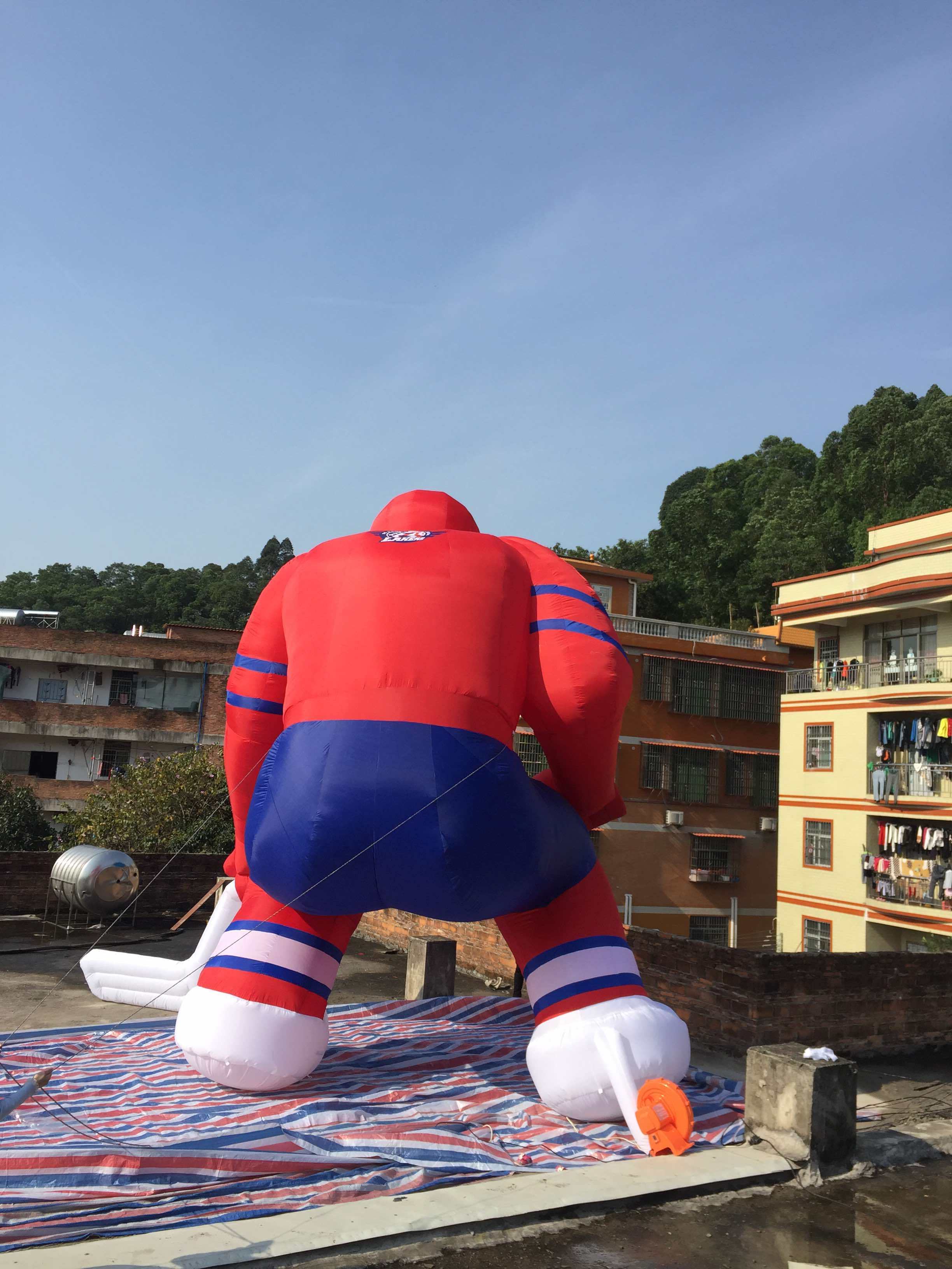 wholesale Custom advertising air blow giant inflatable football player model