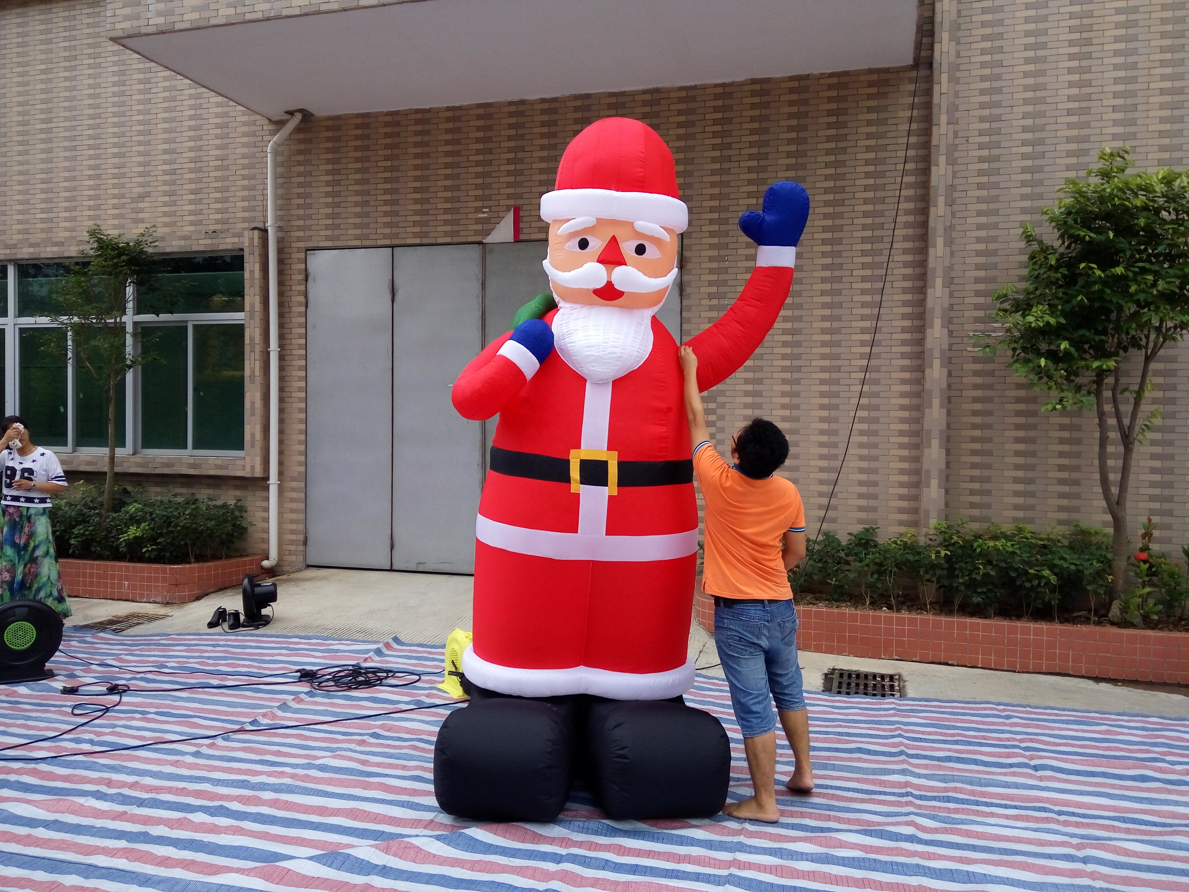 custom christmas blow ups giant inflatable santa claus/inflatable santa claus giant