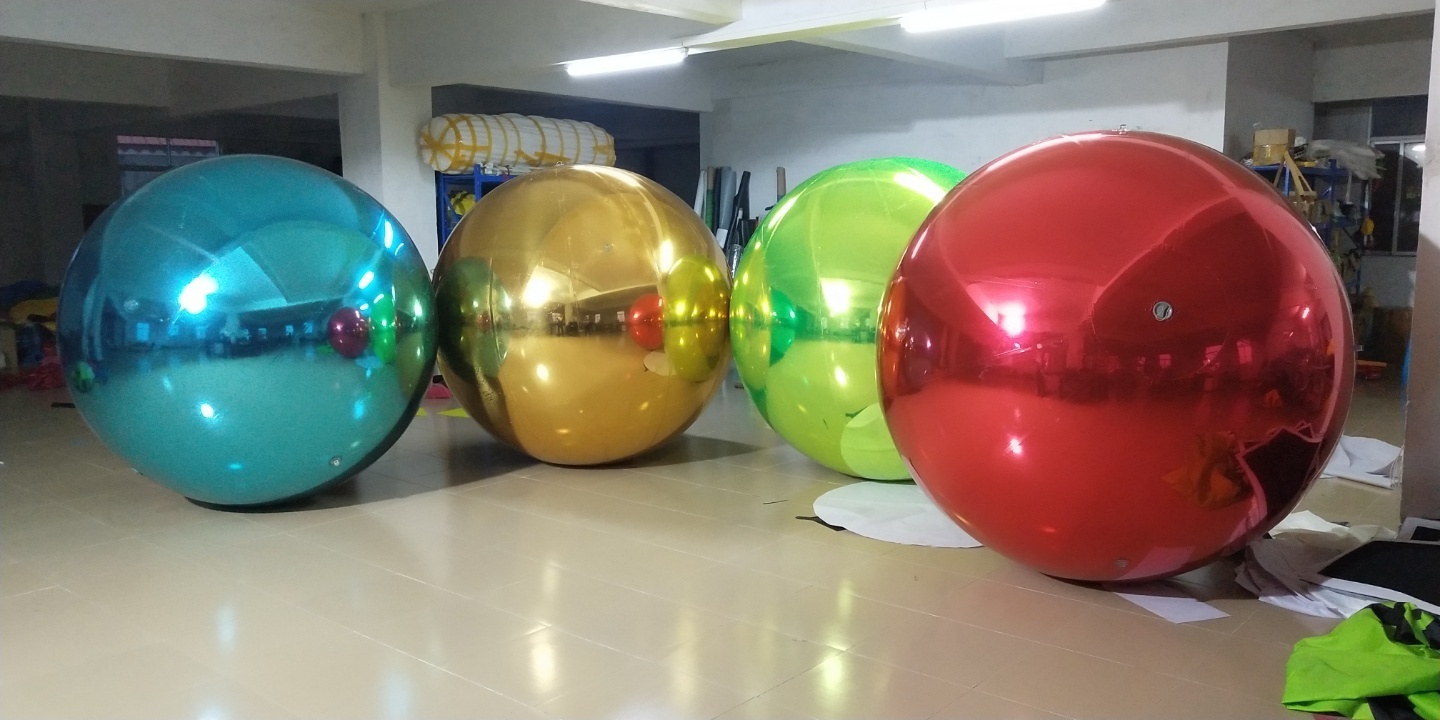 giant pvc inflatable green mirror ball/inflatable santa mirror balloon for sale