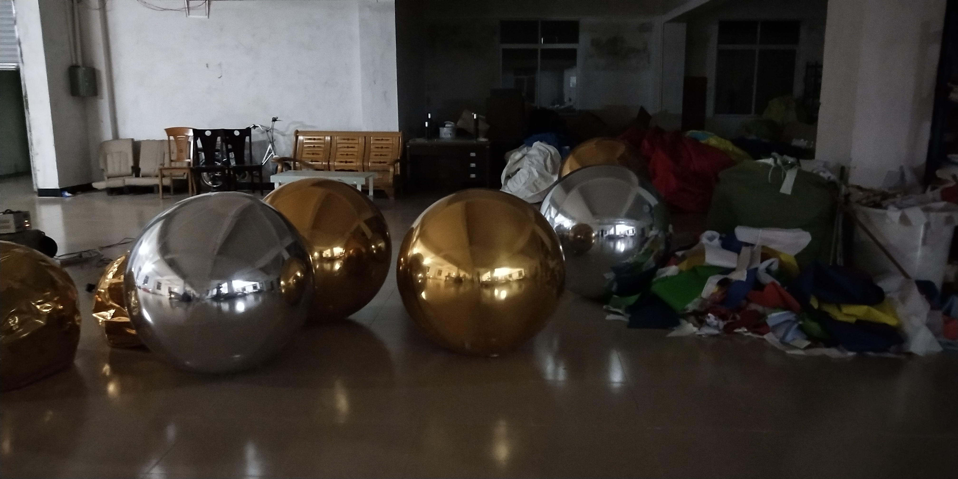 giant pvc inflatable green mirror ball/inflatable santa mirror balloon for sale