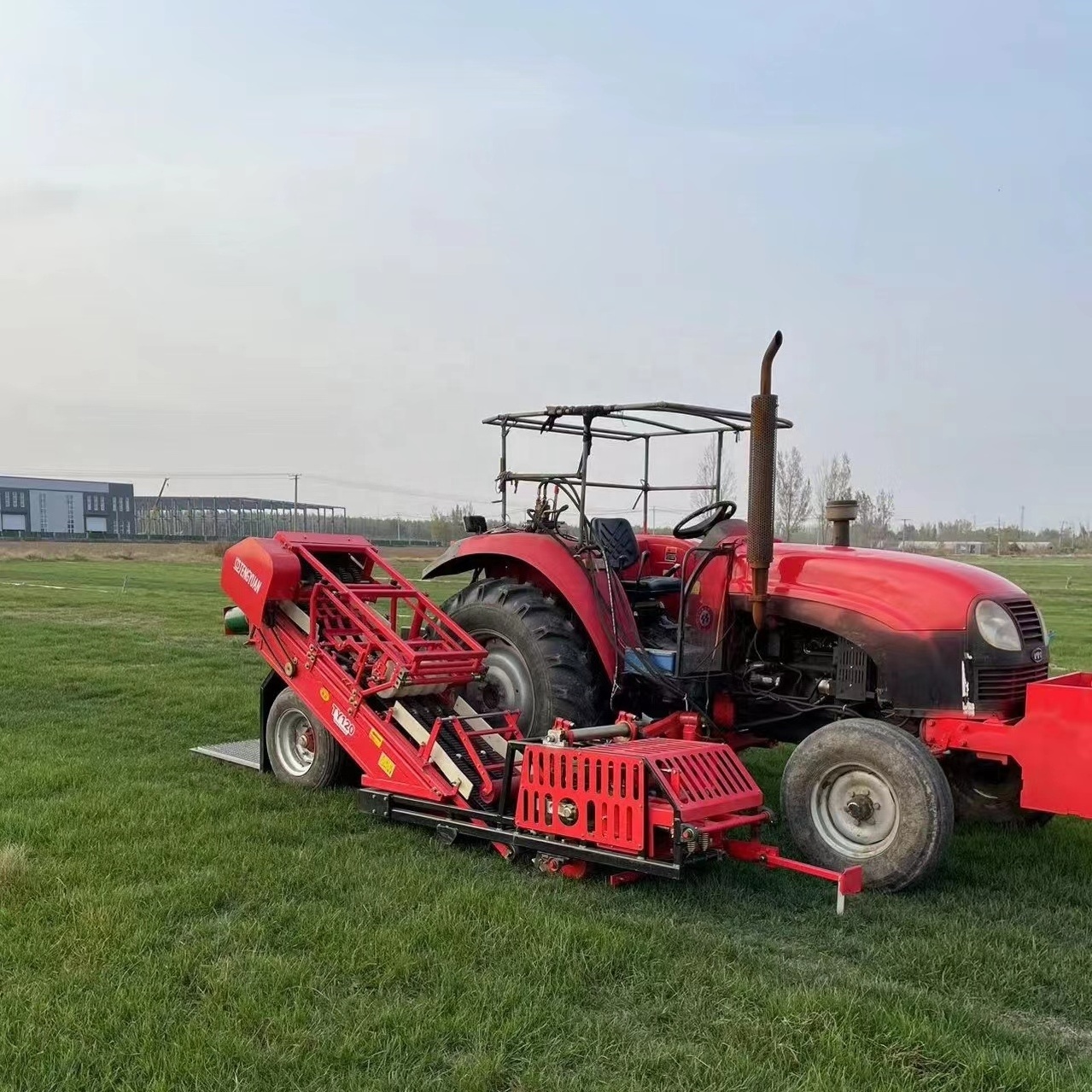 Lawn automatic reel cutting combine harvesterGreen Lawn Turf Harvester, Football Field Construction, Lawn Harvesting Equipment,