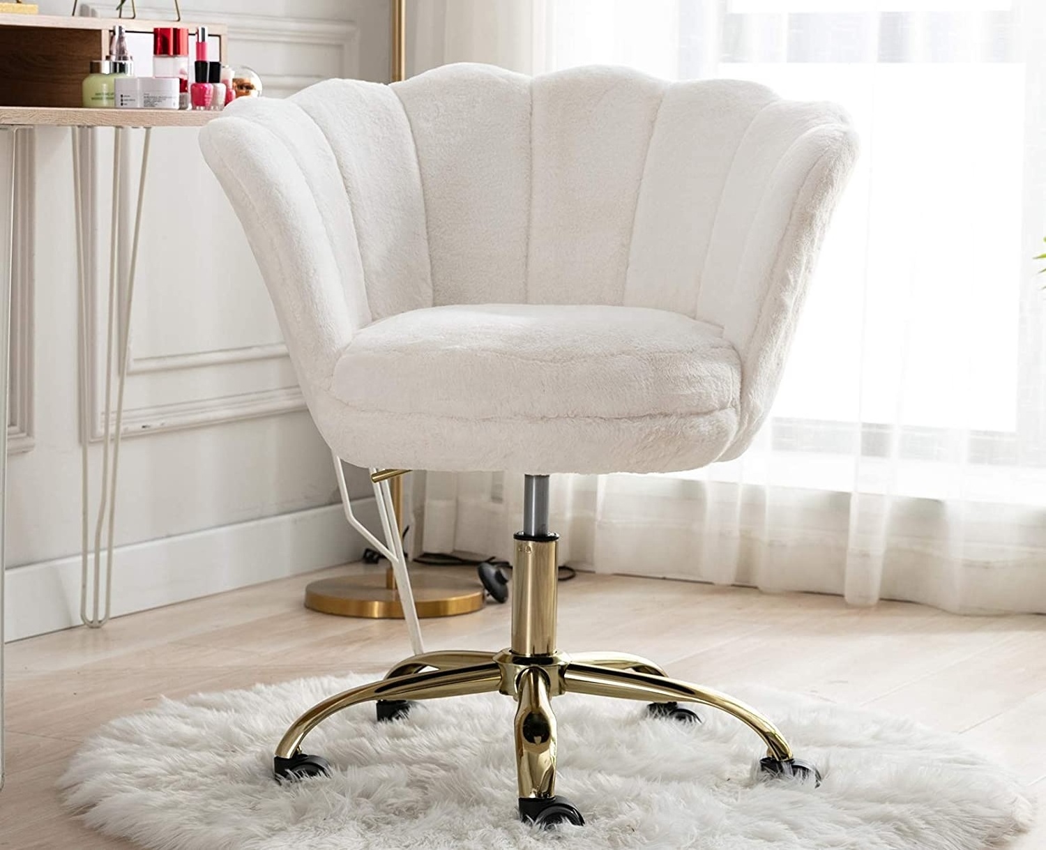 Best Seller Swivel Fur Vanity Arm Chair with 360 Castor Wheels Golden Base Height Adjustable Soft Home Office Chair