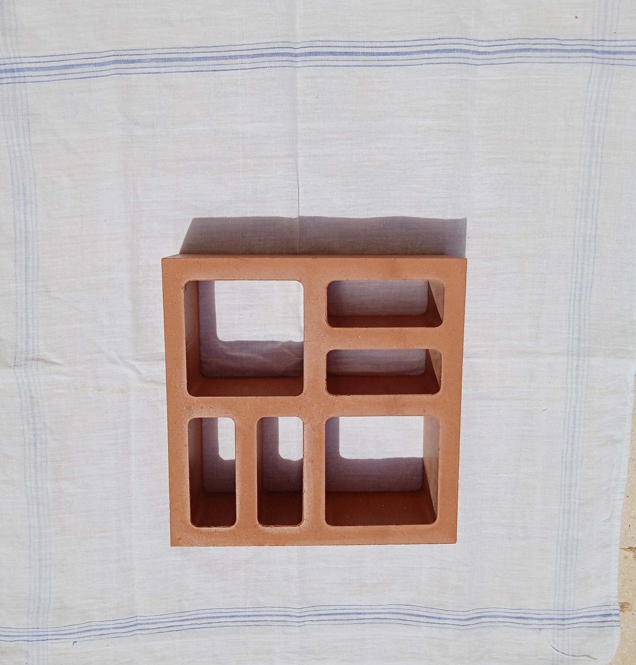 Natural red clay terracotta hollow blocks bricks Jaali tiles used for wall cladding wind brick size 200X200X60 mm square pattern