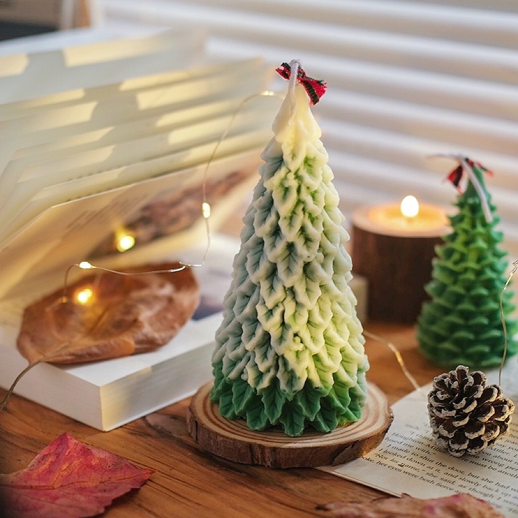 Customized Various Soy Wax Christmas Tree Candle Scented Candles for Christmas